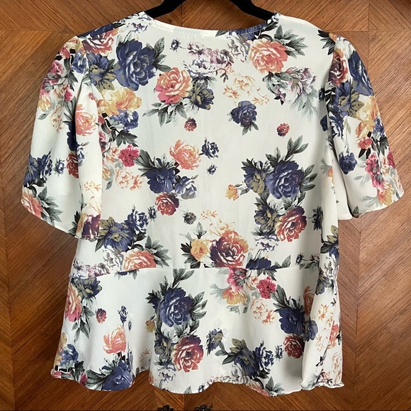/Kimchi Blu/ Floral Top - Picture 2 of 5